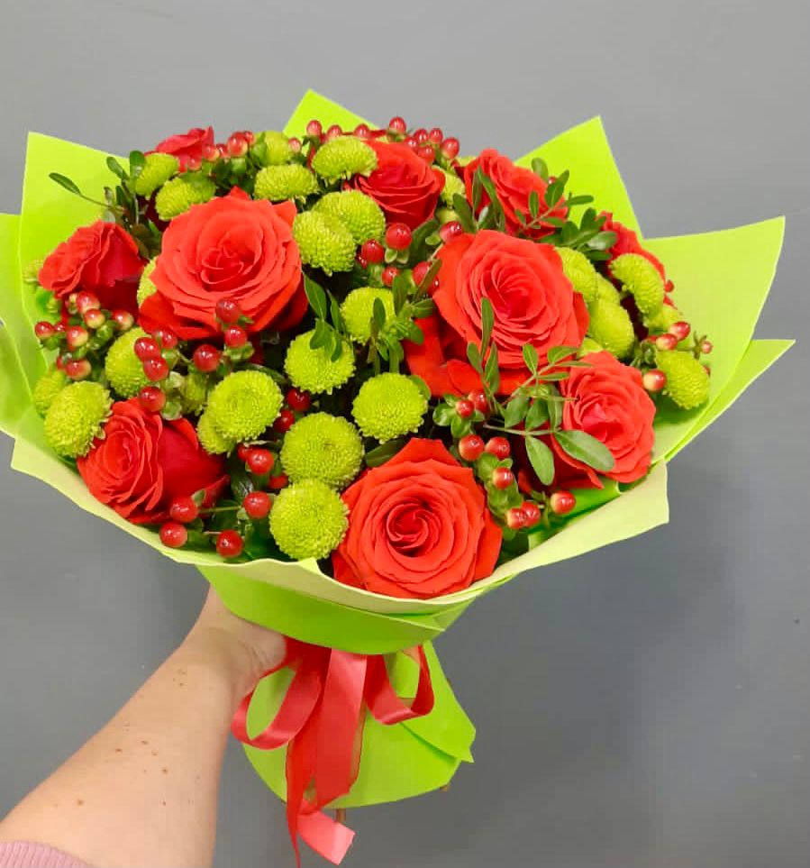 Букет цветов из: Хризантемы и Розы в Зернограде