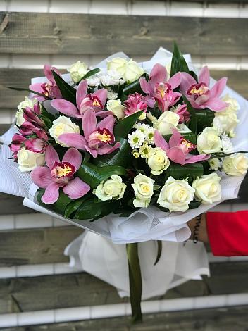 Букет цветов из: Розы и Хризантемы в Зернограде