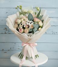 Букет цветов из:  Розы и Лизиантусы в Зернограде
