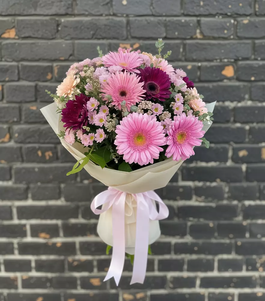 Букет цветов из: Герберы и Хризантемы в Зернограде