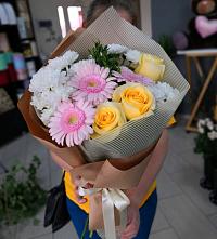 Букет цветов из:  Герберы, Розы и Хризантемы в Зернограде