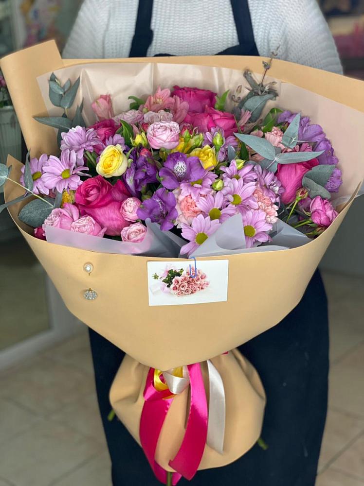 Букет цветов из: Хризантемы, Гвоздики и Альстромерии в Зернограде