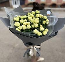 Букет Белые кустовые розы Солинеро в Зернограде