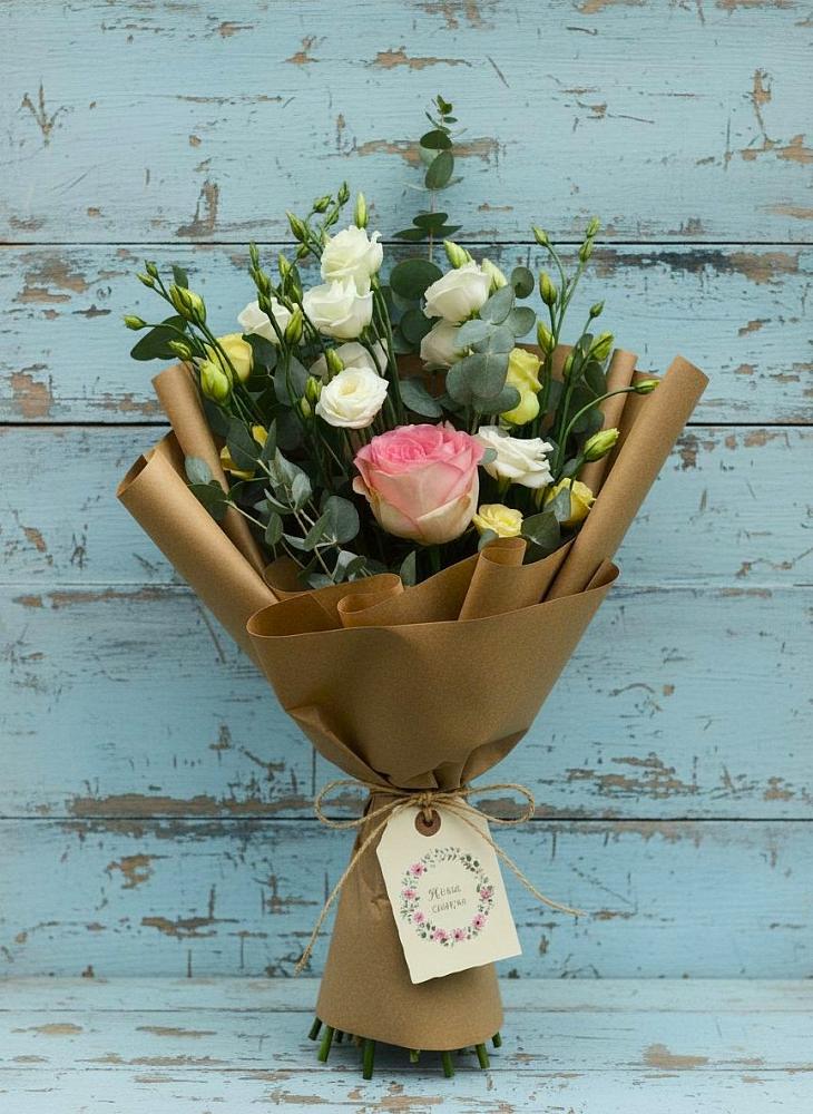 Букет цветов из: Розы и Лизиантусы в Зернограде