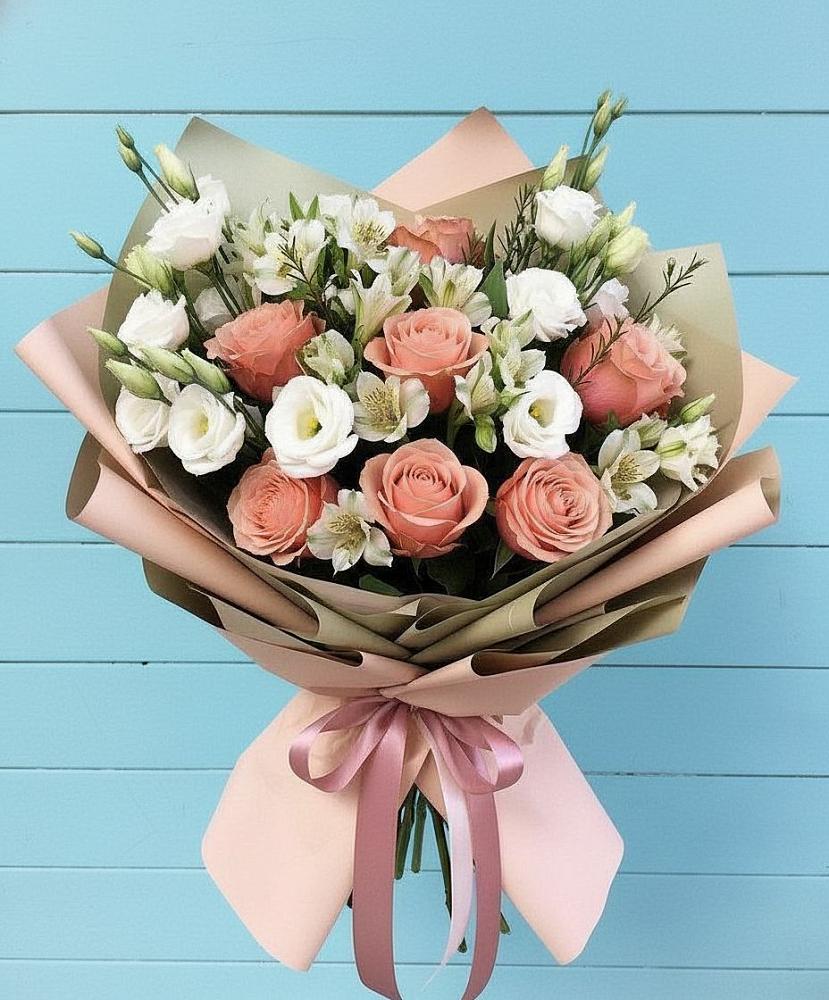 Букет цветов из: Розы, Альстромерии и Лизиантусы в Зернограде