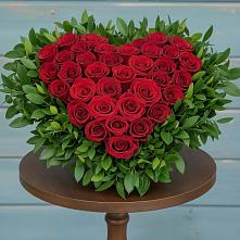 Цветочная композиция из Розы в виде сердца в Зернограде