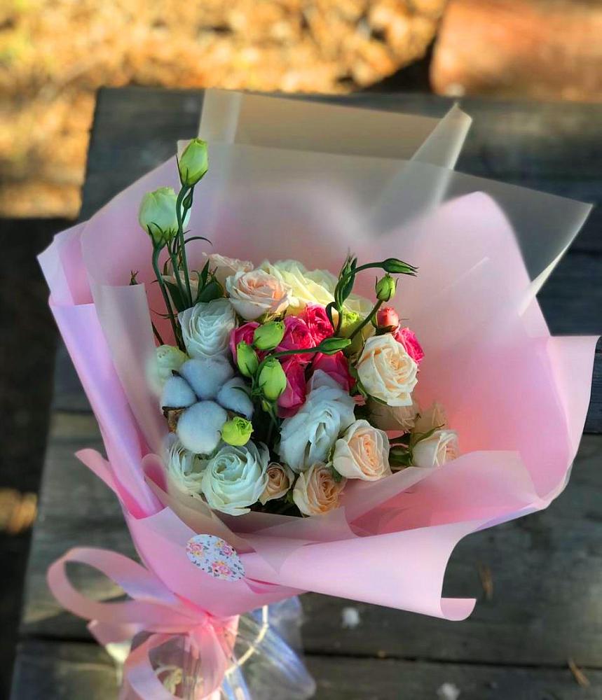 Букет цветов из: Розы и Лизиантусы в Зернограде