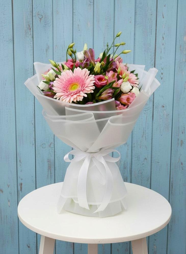 Букет цветов из: Герберы, Альстромерии и Лизиантусы в Зернограде