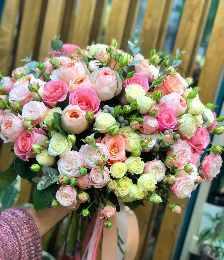 Букет цветов из: Розы в Зернограде