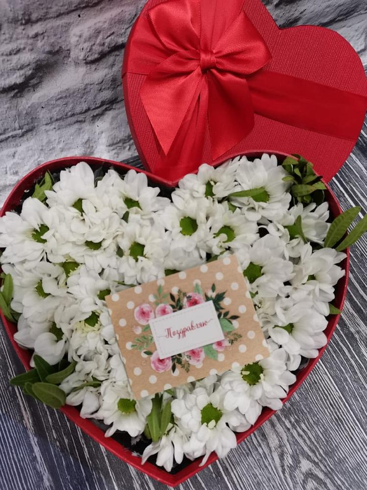 Цветочная композиция из Хризантемы в виде сердца в Зернограде