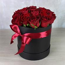 Цветочная композиция из Розы в шляпной коробке в Зернограде