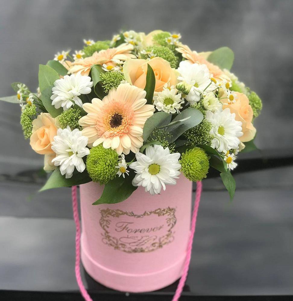 Цветочная композиция из Розы, Герберы и Хризантемы в шляпной коробке в Зернограде