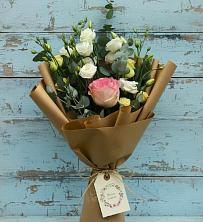 Букет цветов из:  Розы и Лизиантусы в Зернограде