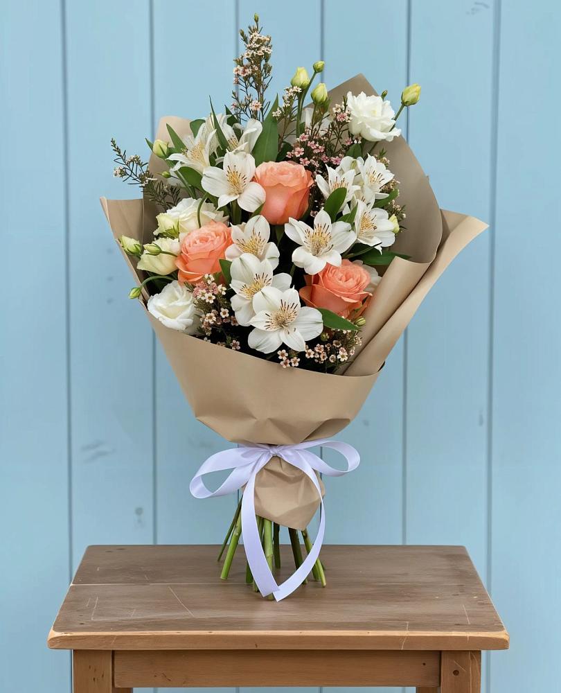 Букет цветов из: Альстромерии, Лизиантусы, Розы и Хризантемы в Зернограде